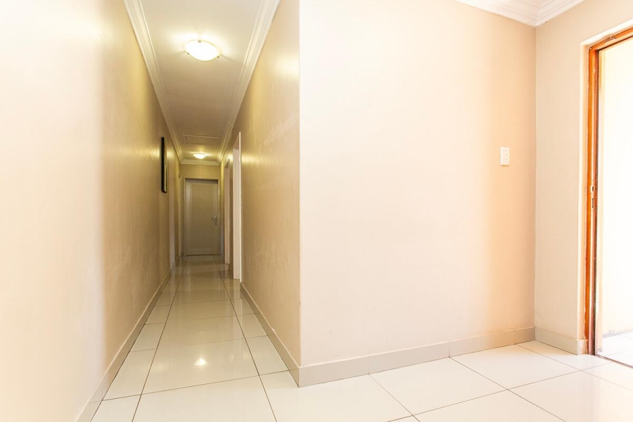 6 Bedroom Property for Sale in Vredekloof Heights Western Cape